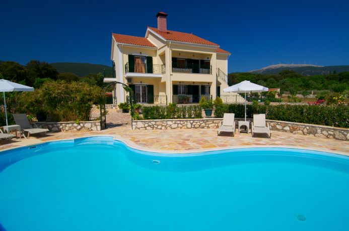 3-bedroom apartments for rent with communal swimming pool